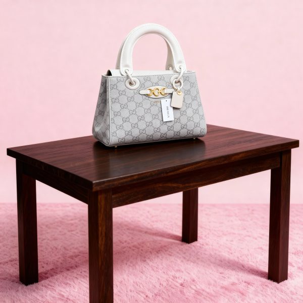 GUESS Womens 3 Compartment First Copy Ladies Handbag structured design